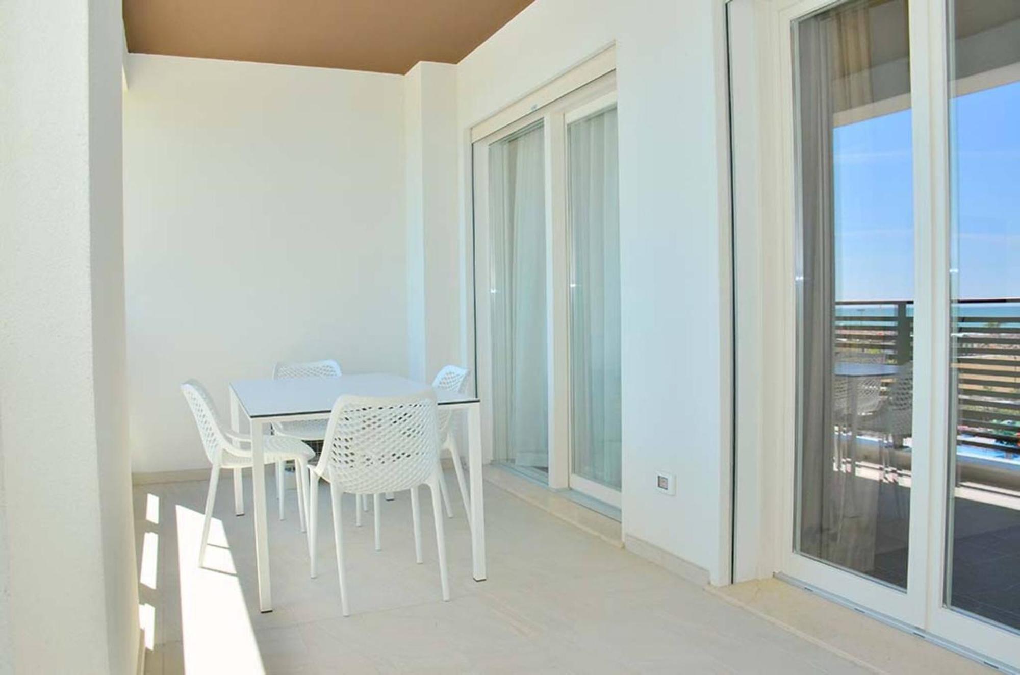 Apartment Adorable With Terrace Overlooking The Sea