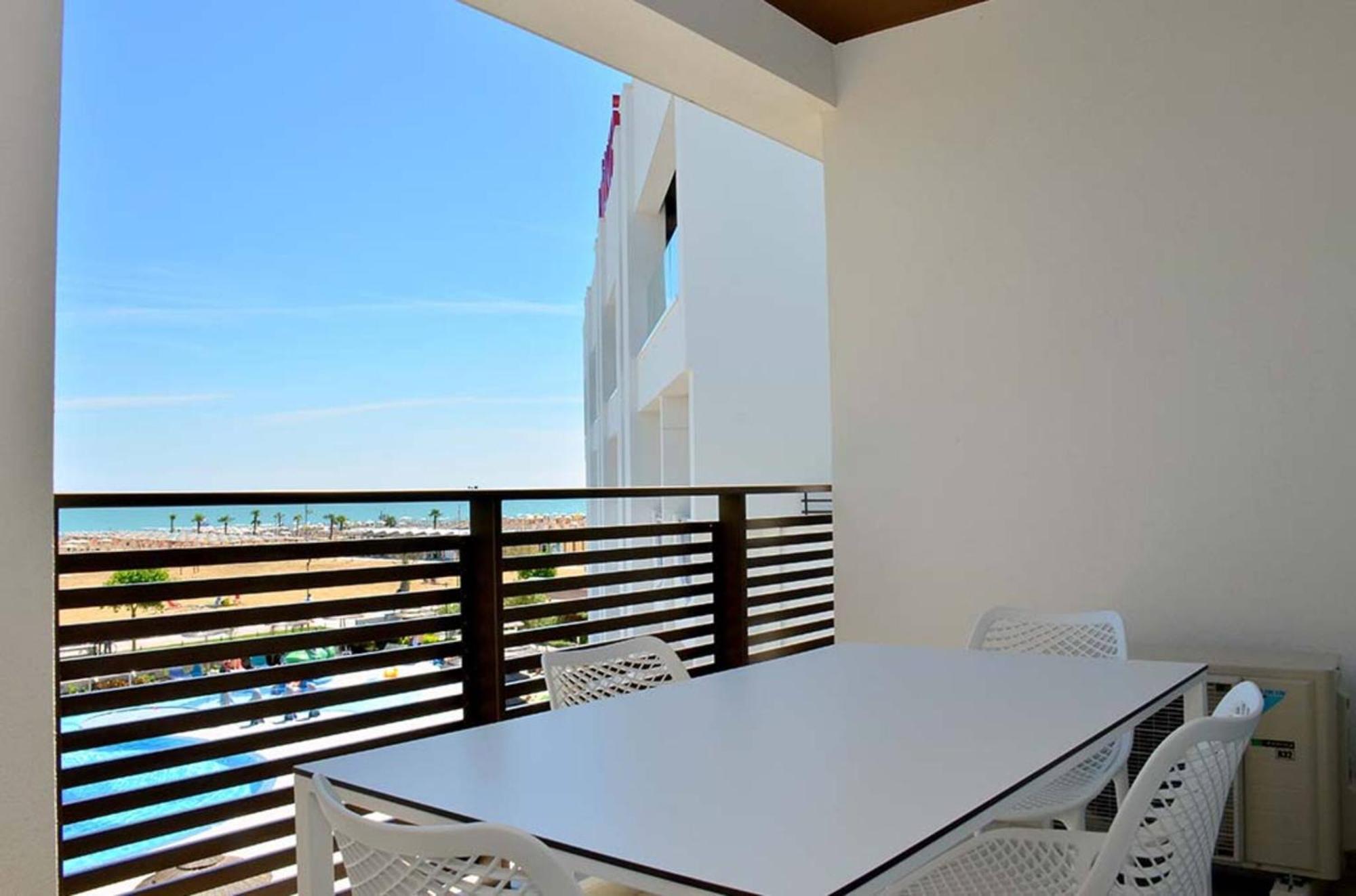 Apartment Adorable With Terrace Overlooking The Sea